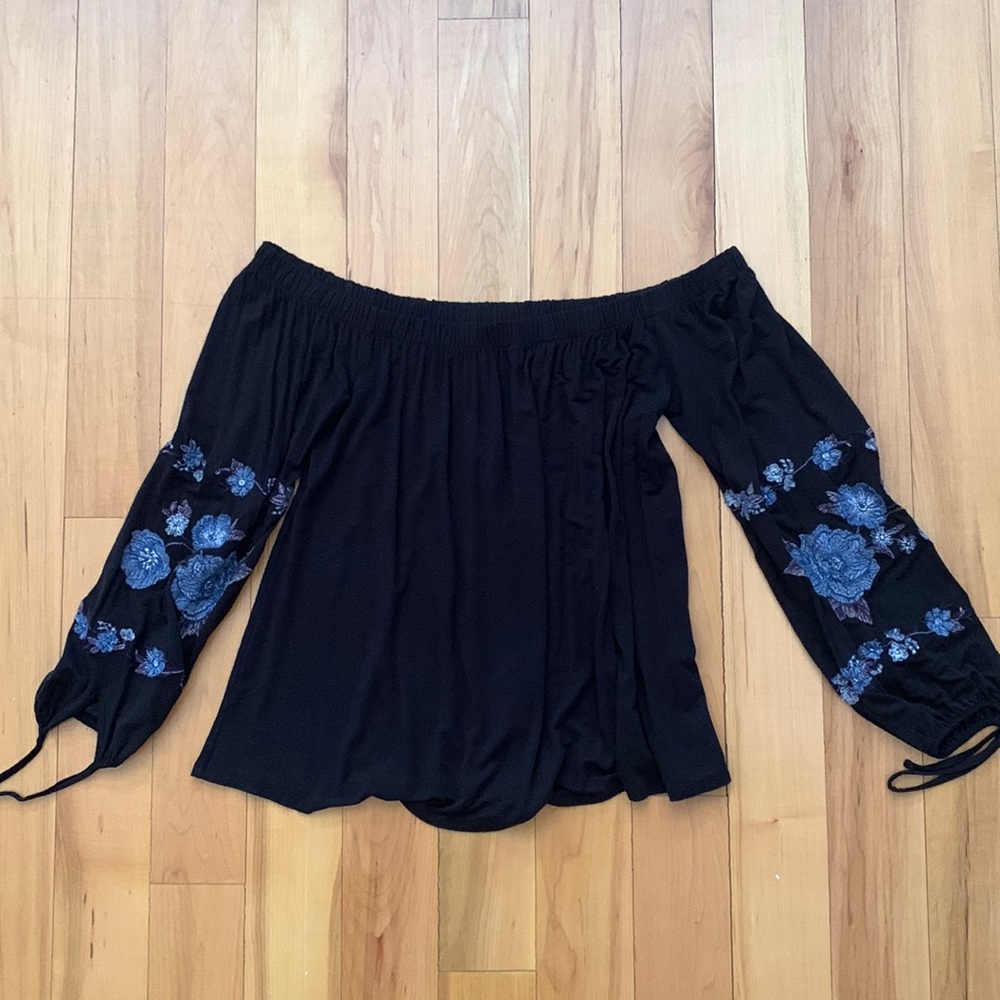 off the shoulder black American eagle top with flowers